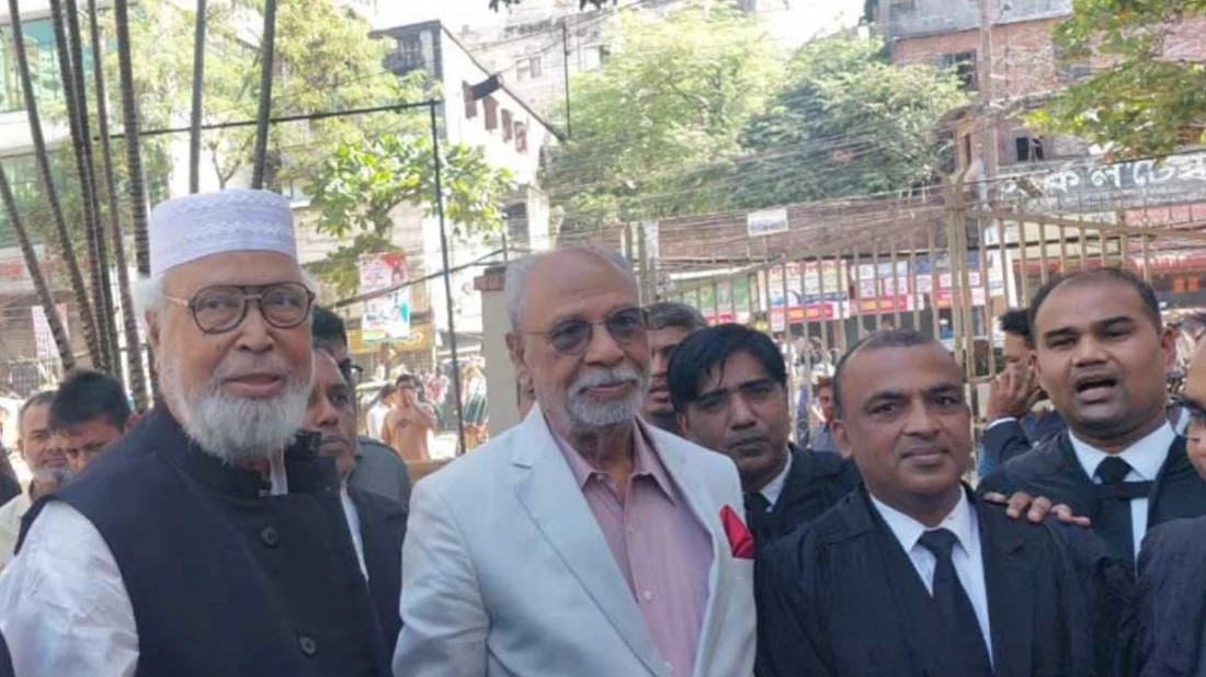 ভাই কাদের সিদ্দিকীকে সঙ্গে নিয়ে আদালতে হাজিরা দিলেন লতিফ সিদ্দিকী